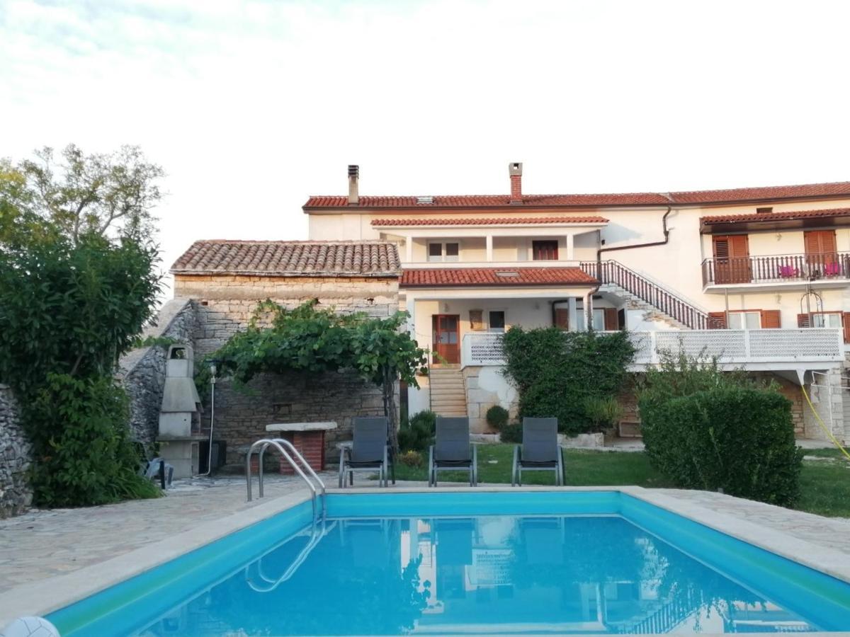 App Isabel Apartment Zminj Exterior photo