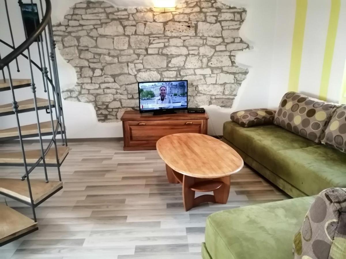 App Isabel Apartment Zminj Exterior photo